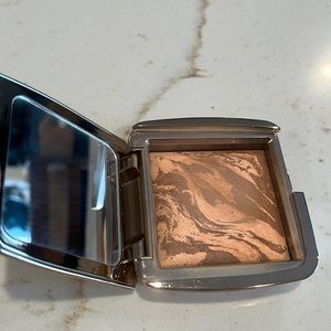 Hourglass Ambient Lighting Bronzer in Nude Bronze Light